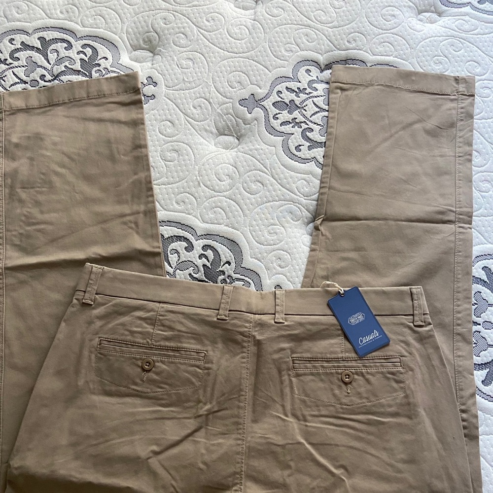 Roundtree and Yorke Men’s Brown Pants
